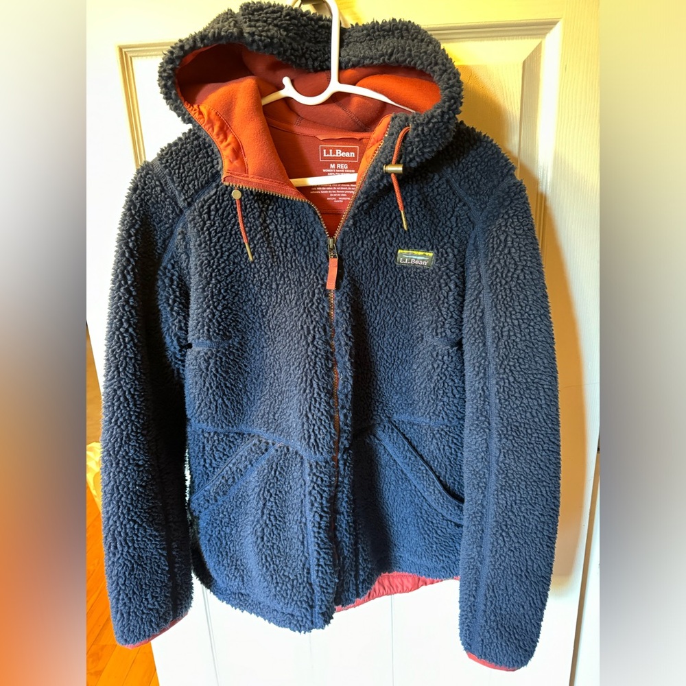Women’s LLbean extra-plush sherpa fleece jacket. Navy blue. Size medium.